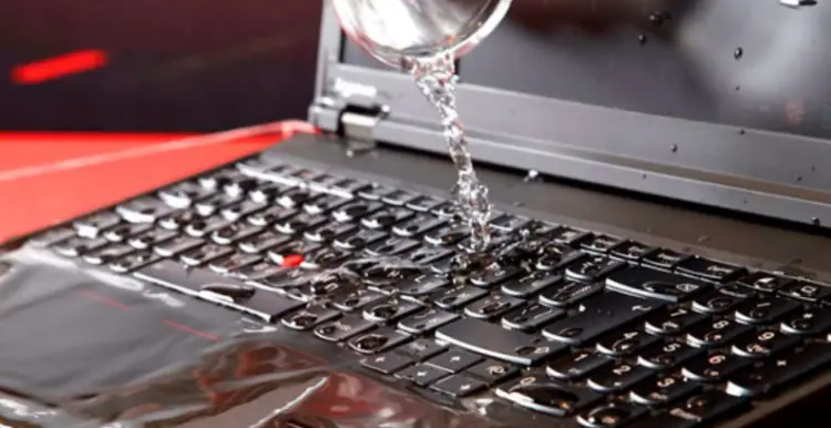 Что делать, если в ноутбук попала жидкость?